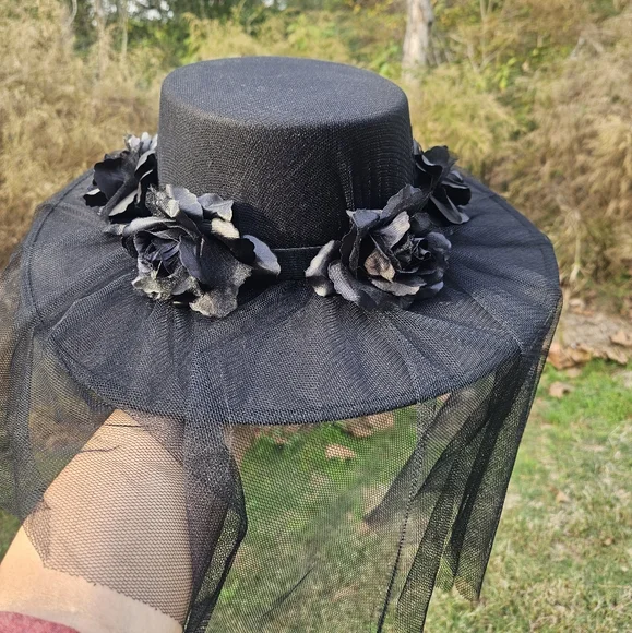 Black Rose Hat - Picture 1 of 10